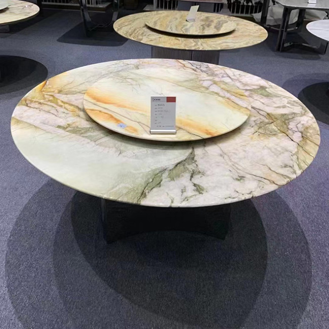 Mitteltisch aus Marmor