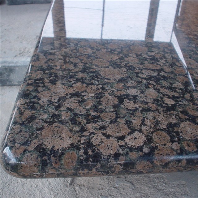 Arbeitsplatten aus baltischbraunem Granit