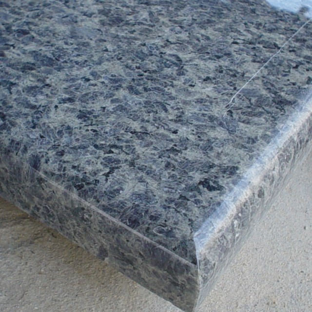 Arbeitsplatten aus eisblauem Granit
